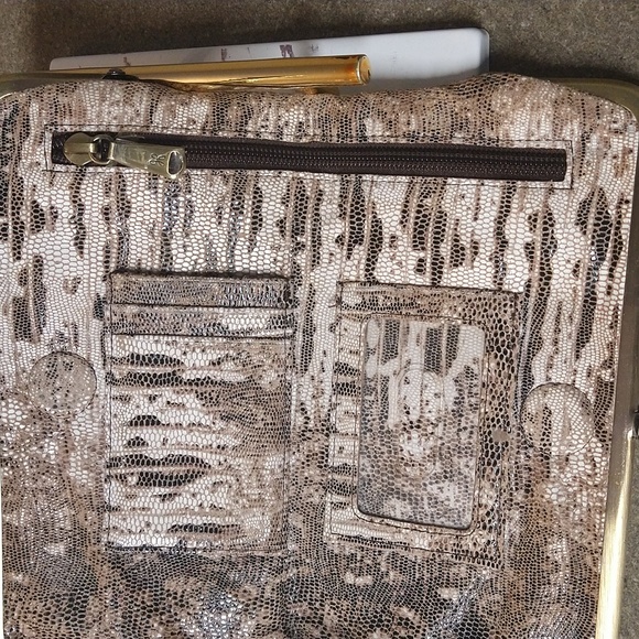 Hobo Lauren Clutch - Picture 6 of 15